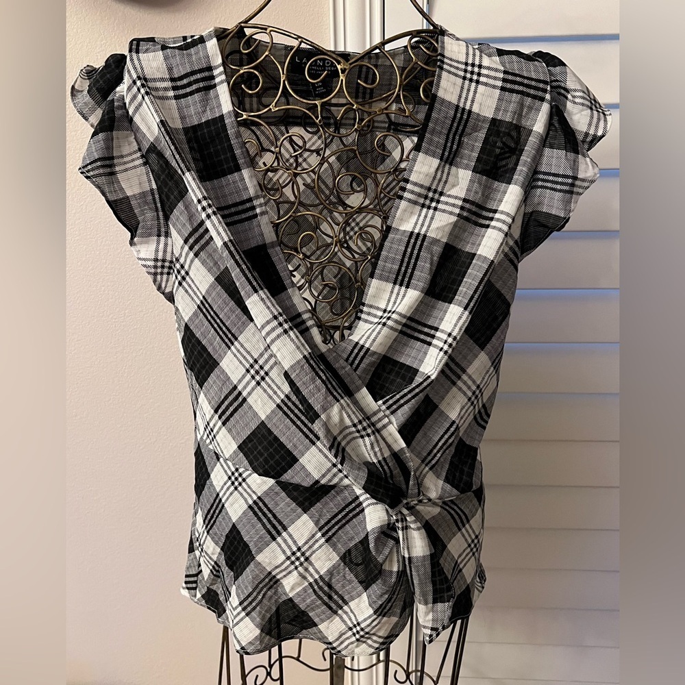 Laundry by Shelli Segal Women's Black and White Blouse. NWT. Lg